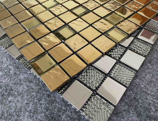 खरीदें गोल्डन सिल्वर मेटल ग्लेज्ड ग्लास मोज़ेक टाइल्स 300x300mm ऑनलाइन निर्माण